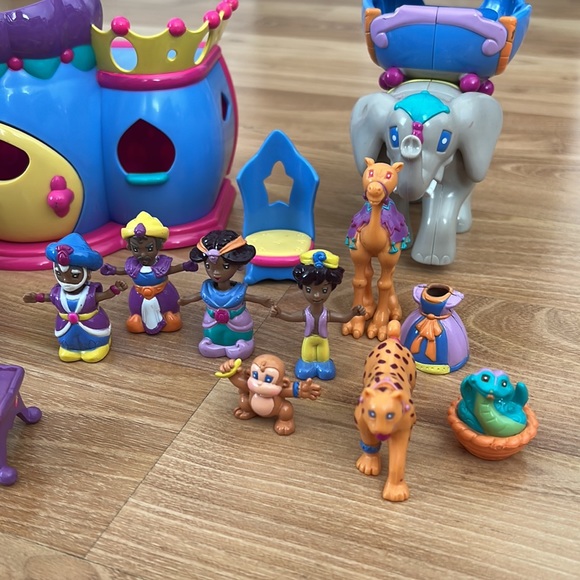 Aladdin and Princess Jasmine Play Set - Picture 4 of 16